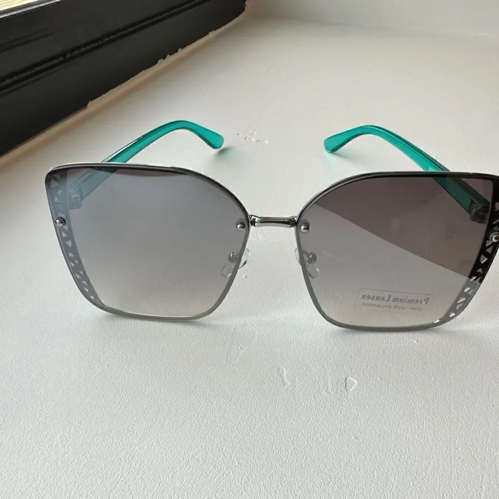 New Fashion Sunglasses Large Frames, Light Weight, Mixed Metal